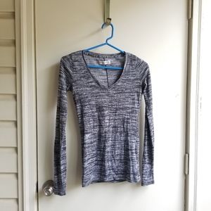 A&F dark heather gray long sleeved v-neck